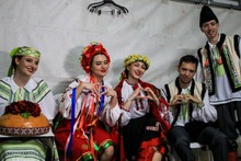 En el Teatro Jorge Isaacs se encendi&oacute; la noche con las danzas del mundo