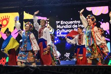 En el Teatro Jorge Isaacs se encendi&oacute; la noche con las danzas del mundo