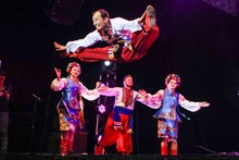 En el Teatro Jorge Isaacs se encendi&oacute; la noche con las danzas del mundo