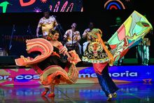 El Jorge Isaacs se pone de pie ante la presentaci&oacute;n de Ucrania y las agrupaciones locales