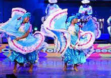 El Jorge Isaacs se pone de pie ante la presentaci&oacute;n de Ucrania y las agrupaciones locales