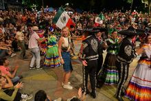 Culturas ind&iacute;gena, mexicana y ecuatoriana se integraron en la Loma de la Cruz