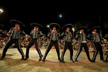 Culturas ind&iacute;gena, mexicana y ecuatoriana se integraron en la Loma de la Cruz