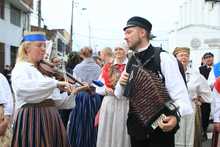 &lsquo;Colombia tierra querida&rsquo; se combin&oacute; con el folclor europeo en la calle quinta