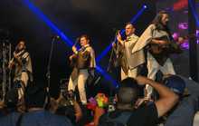 Un show vibrante de los Rolling Ruanas cerr&oacute; la &lsquo;Gran Parada de las Culturas Populares&rsquo;