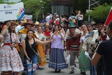 Grupo Chamal de Chile se luci&oacute; en desfile del &lsquo;Encuentro Mundial de las Culturas Populares&rsquo;