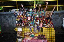 Gu&iacute;as con coraz&oacute;n de padres en el &lsquo;Mundial de Culturas Populares&rsquo;