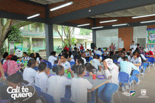 Estudiantes de la IE Crist&oacute;bal Col&oacute;n disfrutan el PAE en la modalidad de preparado en sitio