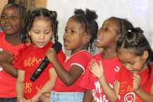 Ni&ntilde;as y ni&ntilde;os de la UTS Potrero Grande rindieron homenaje a las madres