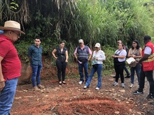 Alcald&iacute;a de Cali le cumple a la comunidad de La Buitrera con la conformaci&oacute;n de v&iacute;as terciarias