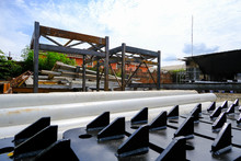 Se instalan m&oacute;dulos met&aacute;licos en el Bulevar de Oriente 