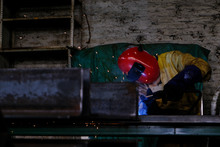 Se instalan m&oacute;dulos met&aacute;licos en el Bulevar de Oriente 