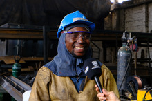 Se instalan m&oacute;dulos met&aacute;licos en el Bulevar de Oriente 