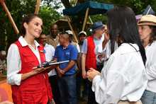 La reina Letizia estuvo en Cali visitando a emprendedores locales