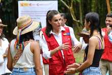 La reina Letizia estuvo en Cali visitando a emprendedores locales