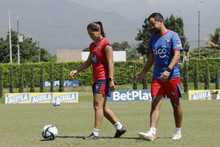 La selecci&oacute;n femenina de f&uacute;tbol de Panam&aacute; se alista bajo el sol cale&ntilde;o 