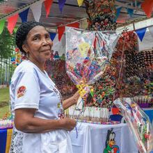 Madres, abuelas e hijas mantienen viva la dulce tradici&oacute;n de los ahijados 