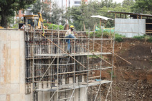 Parque Pac&iacute;fico levant&oacute; un muro de contenci&oacute;n en la ribera del r&iacute;o Cali 