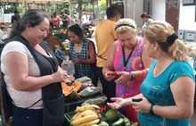 Las mujeres berracas de los &lsquo;Mercados Campesinos&rsquo;: mezcla perfecta de razas, sabores, colores y saberes