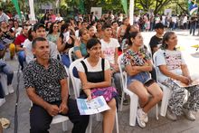 Multitudinaria asistencia para inscripciones a Todas y Todos a Estudiar Ingl&eacute;s