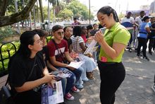 Multitudinaria asistencia para inscripciones a Todas y Todos a Estudiar Ingl&eacute;s