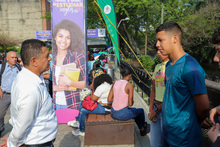 Multitudinaria asistencia para inscripciones a Todas y Todos a Estudiar Ingl&eacute;s