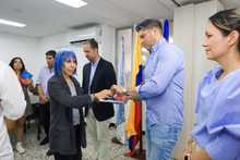 Seis ciudadanos adoptan a Colombia como su segunda naci&oacute;n en Santiago de Cali