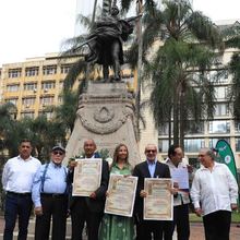 Condecoran a profesionales en el marco del Grito de Independencia en Cali