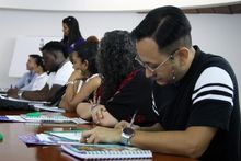 Con el trabajo de cuidado, en Colombia las mujeres aportan el 20 % del PIB