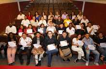 Decenas de j&oacute;venes se grad&uacute;an de diplomado en Univalle