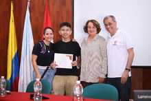 Decenas de j&oacute;venes se grad&uacute;an de diplomado en Univalle