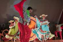 La Sala Beethoven retumb&oacute; a ritmos y pasos del folclor colombiano, paraguayo y mexicano