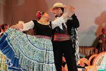 La Sala Beethoven retumb&oacute; a ritmos y pasos del folclor colombiano, paraguayo y mexicano