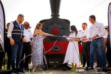 Monumento al Ferrocarril volvi&oacute; a su pedestal