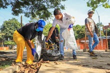 Primera jornada de limpieza, aseo y sensibilizaci&oacute;n con la comunidad en el Boulevard de Oriente