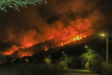 R&aacute;pidamente, la comunidad alert&oacute; sobre conflagraci&oacute;n en la v&iacute;a a Las Tres Cruces