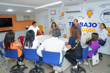 Una biblioteca escolar con nombre de mujer
