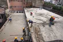 Con la fundici&oacute;n de 450 m2 de losas toma forma la nueva terraza del edificio Coltabaco