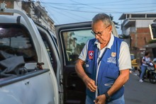 Don Gabriel, el superh&eacute;roe que le gana la batalla al Aedes Aegypti  