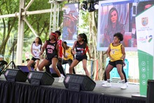 J&oacute;venes cale&ntilde;os conmemoran su fecha internacional