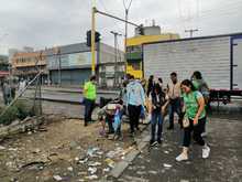 Comerciantes de El Calvario liberaron de residuos el separador de la carrera 10
