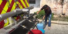 Semanalmente, se est&aacute; garantizando el suministro de agua potable a 1.800 personas de la zona rural