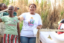 Comunidad de Playa Renaciente celebr&oacute; la tradicional balsada a la Virgen de la Asunci&oacute;n