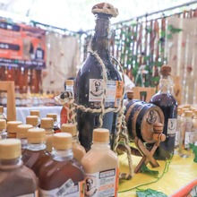 Con viche, curao y tomaseca, en el Petronio &Aacute;lvarez el mundo dice &iexcl;Salud! 