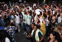 Turistas en el Petronio, fascinados y extasiados por el Pac&iacute;fico colombiano