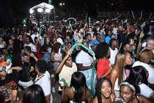 Turistas en el Petronio, fascinados y extasiados por el Pac&iacute;fico colombiano