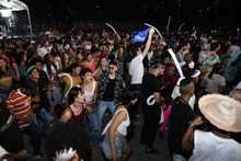 Turistas en el Petronio, fascinados y extasiados por el Pac&iacute;fico colombiano