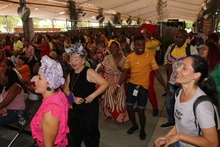 Beneficiarios de Todas y Todos a Estudiar son voluntarios en el Petronio &Aacute;lvarez