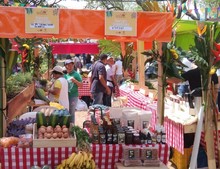 Los Mercados Campesinos, a tono con la marimba, el cununo y el guas&aacute; 