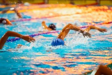 Inaugurado oficialmente el Torneo Internacional de Nataci&oacute;n Delf&iacute;n de Oro